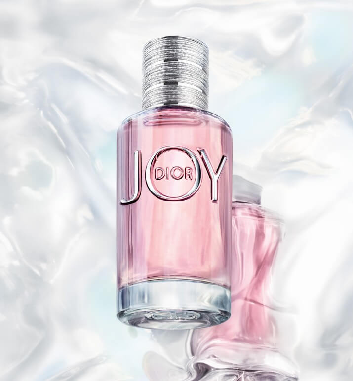 Dior Joy Eau de Parfum กลิ่นหอมอ่อนโยน บางเบา ทว่าอุ่นอวลไปด้วยเสน่ห์ตราตรึงและความสุขที่แผ่ซานมาจากอินเนอร์ ผ่านกลิ่นหอมแนว powdery floral 