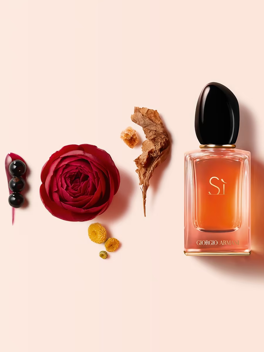 Giorgio Armani Si Intense EDP 100ml น้ำหอมใหม่ล่าสุดในคอลเลคชั่น Sì สะท้อนตัวตนความเป็นผู้หญิงที่  เข็มแข็ง มีความมั่นใจ และมีเสน่ห์