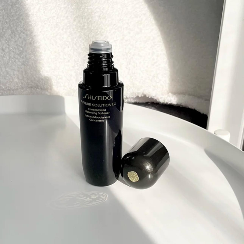 SHISEIDO FUTURE SOLUTION LX Concentrated Brightening Softener 74ml