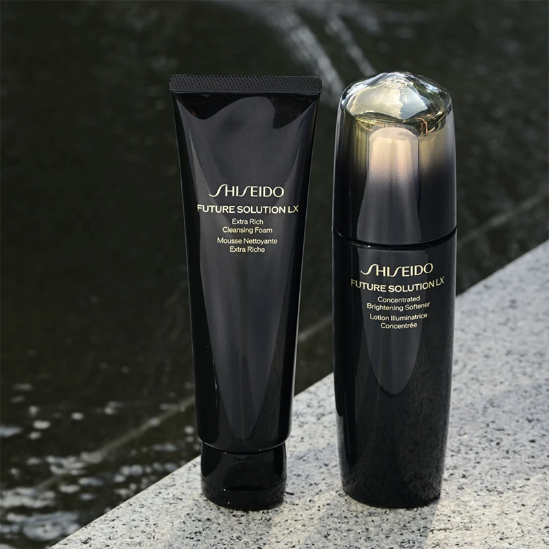 SHISEIDO FUTURE SOLUTION LX Concentrated Brightening Softener 74ml